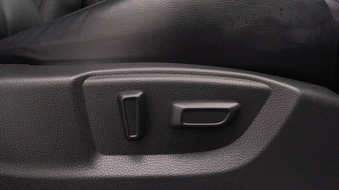 2017 Mitsubishi Eclipse Cross Exceed (2wd), Automatic, 101763 km, Drivers Side Adjustment Panel