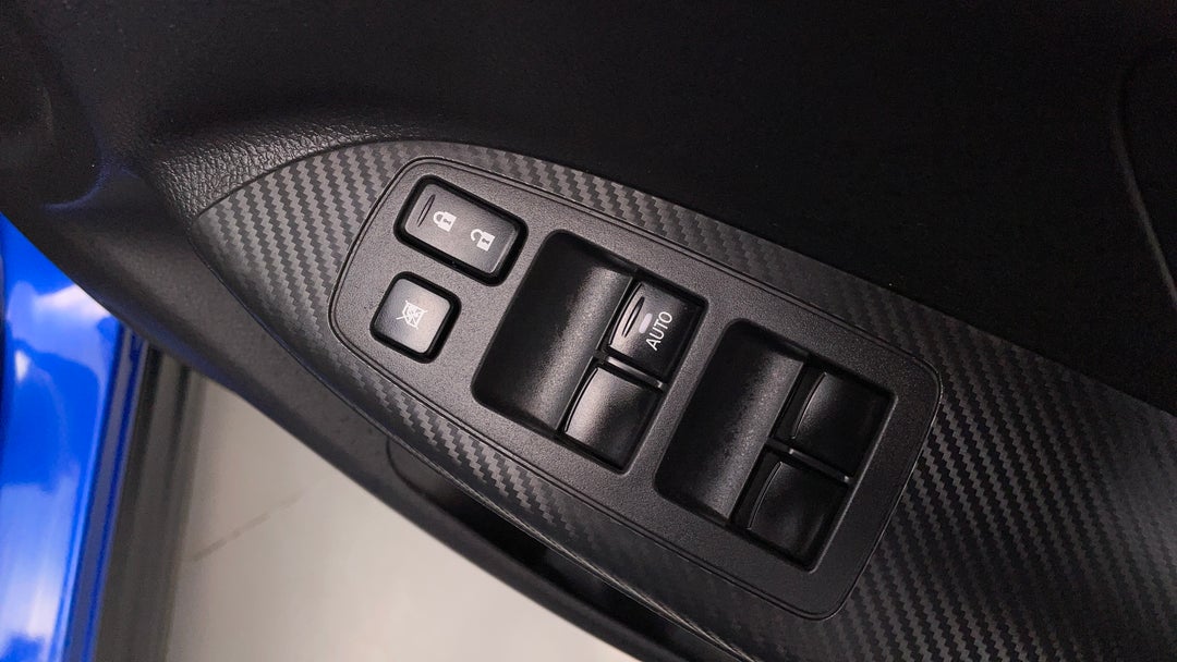 2017 Mitsubishi Eclipse Cross Exceed (2wd), Automatic, 101763 km, Drivers Side Door Panel Controls