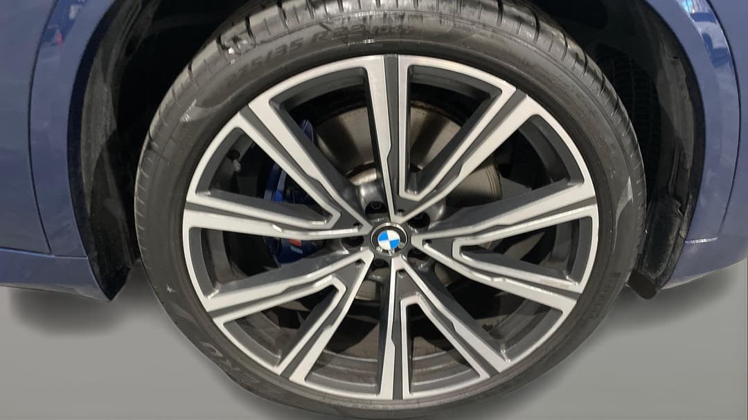 2022 BMW X5 xDrive30d M Sport, Automatic, 69003 km, Right Front Wheel