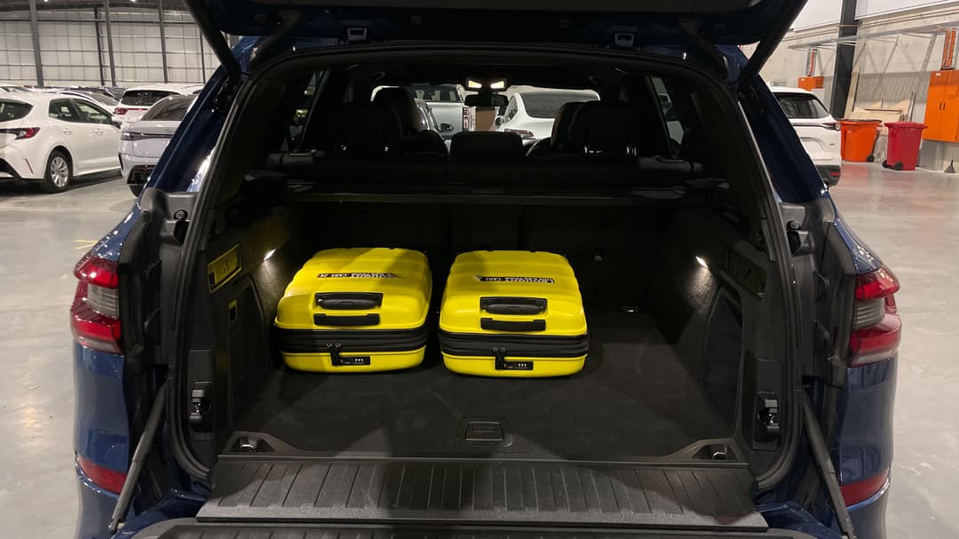 2022 BMW X5 xDrive30d M Sport, Automatic, 69003 km, Boot Inside View with Luggage
