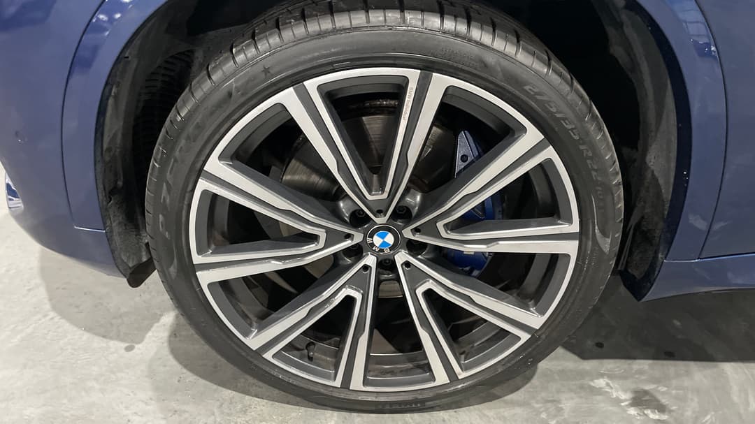 2022 BMW X5 xDrive30d M Sport, Automatic, 69003 km, Left Front Wheel