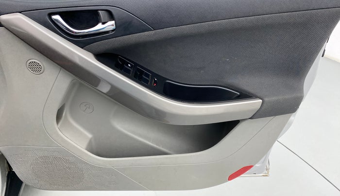 2018 Tata NEXON XZA + 1.2 PETROL A/T, Petrol, Automatic, 49,841 km, Driver Side Door Panels Control