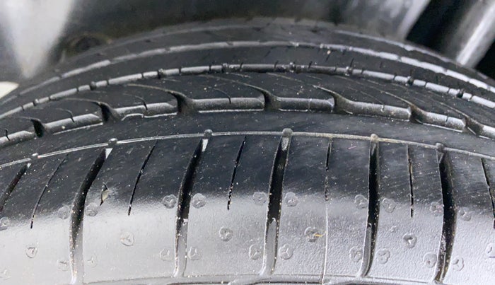 2019 Maruti Ciaz ALPHA 1.5 MT VTVT SHVS, Petrol, Manual, 11,966 km, Left Rear Tyre Tread
