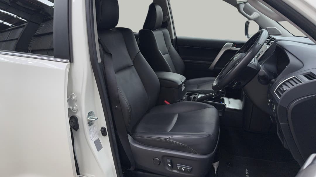 2022 Toyota Landcruiser Prado Vx, Automatic, 53273 km, Right Side Front Door Cabin View