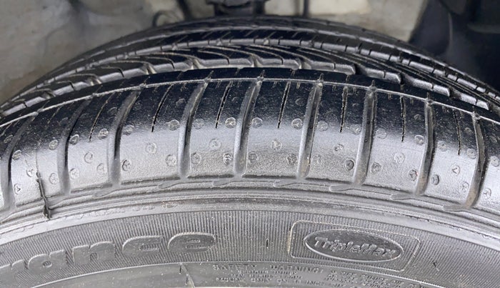 2015 Hyundai Elite i20 SPORTZ (O) 1.4, Diesel, Manual, 48,412 km, Right Front Tyre Tread