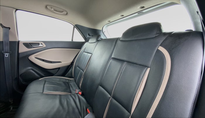 2015 Hyundai Elite i20 SPORTZ (O) 1.4, Diesel, Manual, 48,412 km, Right Side Rear Door Cabin