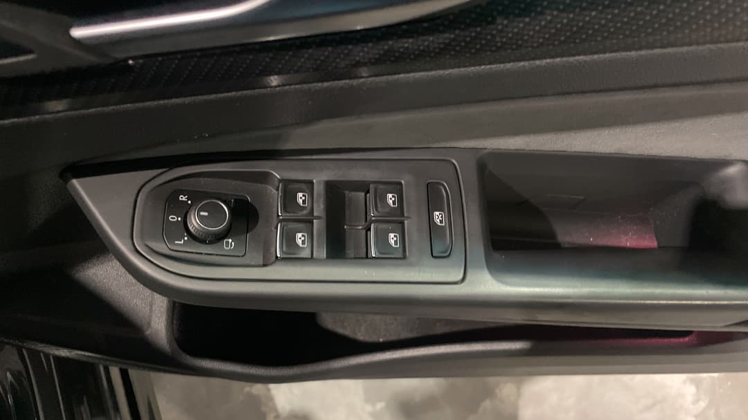 2021 Volkswagen Golf 110tsi R-line, Automatic, 56536 km, Drivers Side Door Panel Controls