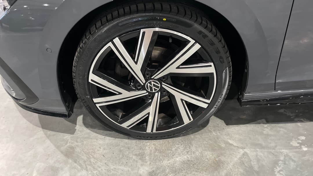 2021 Volkswagen Golf 110tsi R-line, Automatic, 56536 km, Left Front Wheel