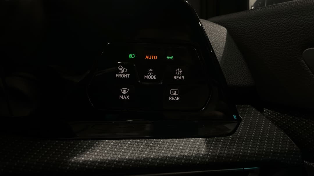 2021 Volkswagen Golf 110tsi R-line, Automatic, 56536 km, Utility Switches/Buttons