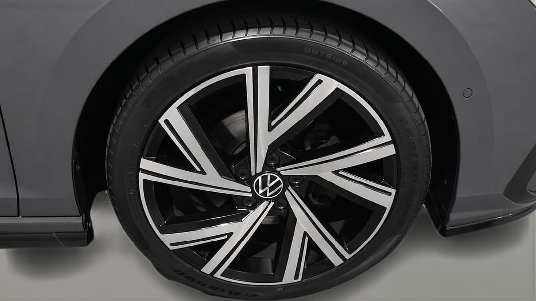 2021 Volkswagen Golf 110tsi R-line, Automatic, 56536 km, Right Front Wheel