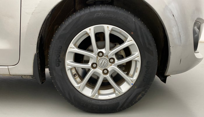 2018 Maruti Swift ZXI, Petrol, Manual, 29,767 km, Right Front Wheel