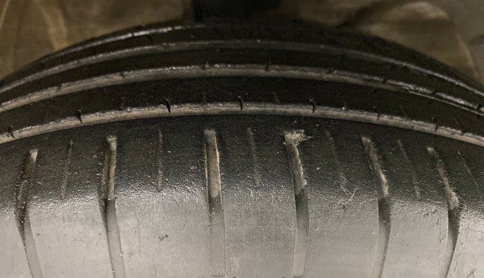 2018 Maruti Swift ZXI, Petrol, Manual, 29,767 km, Right Front Tyre Tread