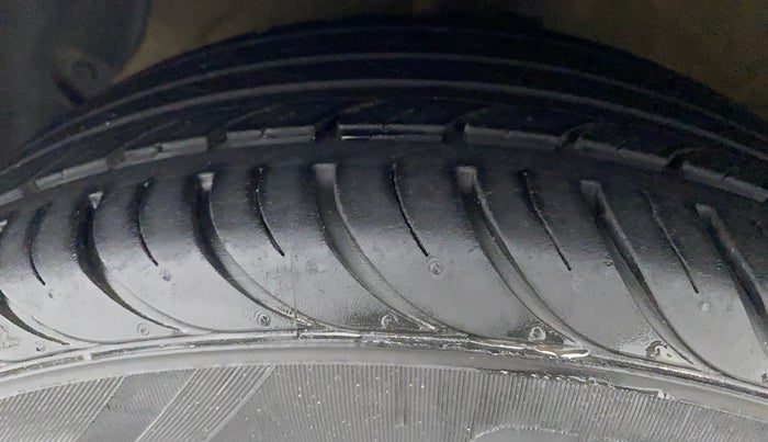 2014 Hyundai Xcent S 1.2, Petrol, Manual, 71,223 km, Left Front Tyre Tread