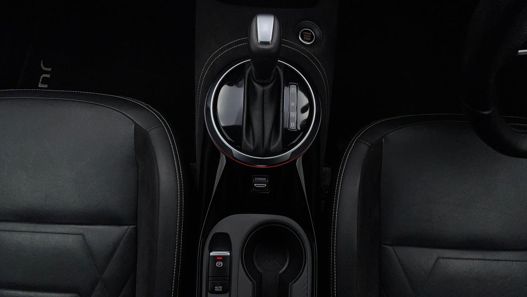 2020 Nissan Juke Ti, Automatic, 78477 km, Gear Lever 