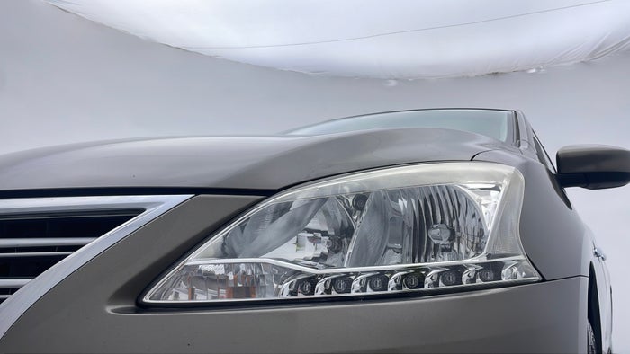 NISSAN SENTRA-Head Light LHS Fading