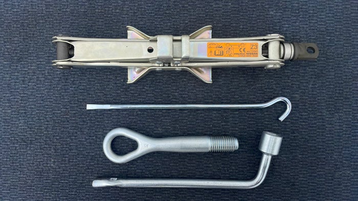 NISSAN SENTRA-Tool Kit