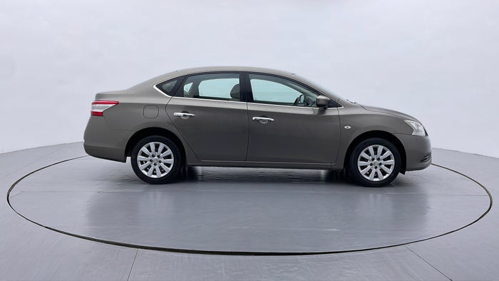 NISSAN SENTRA-Right Side View