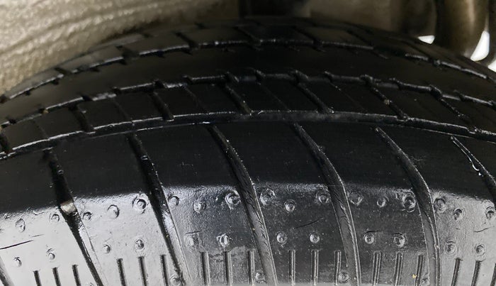 2016 Maruti Celerio VXI d, Petrol, Manual, 76,864 km, Left Rear Tyre Tread