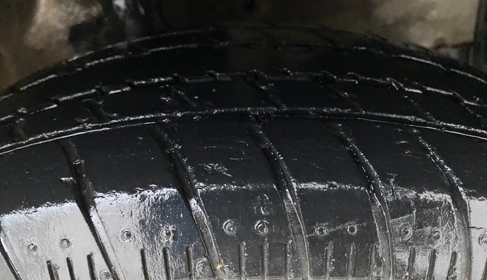 2016 Maruti Celerio VXI d, Petrol, Manual, 76,864 km, Right Front Tyre Tread