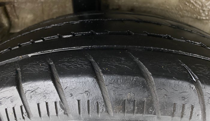 2016 Maruti Celerio VXI d, Petrol, Manual, 76,864 km, Right Rear Tyre Tread