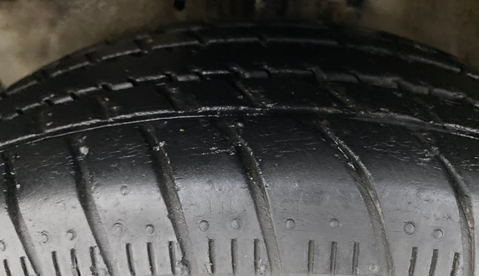 2016 Maruti Celerio VXI d, Petrol, Manual, 76,864 km, Left Front Tyre Tread