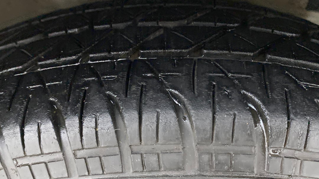 Right Front Tyre Tread