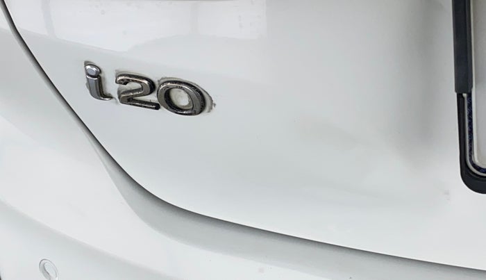 2018 Hyundai Elite i20 ASTA 1.2, CNG, Manual, 31,003 km, Dicky (Boot door) - Slightly dented