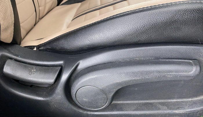 2018 Hyundai Elite i20 ASTA 1.2, CNG, Manual, 31,003 km, Driver Side Adjustment Panel