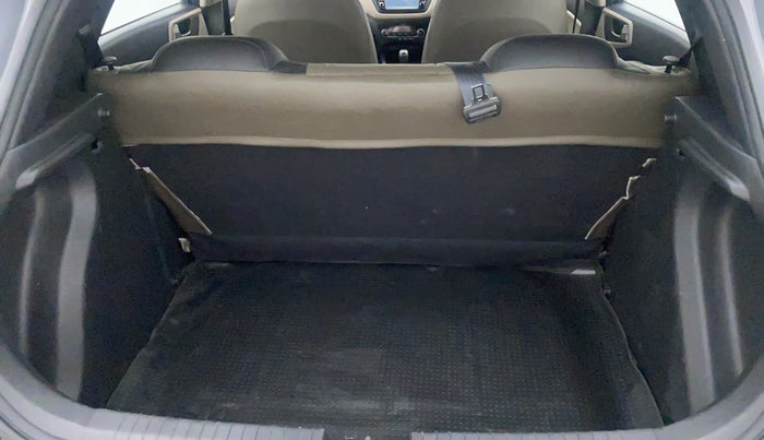 2017 Hyundai Elite i20 ASTA 1.2, Petrol, Manual, 26,471 km, Dicky (Boot door) - Parcel tray missing
