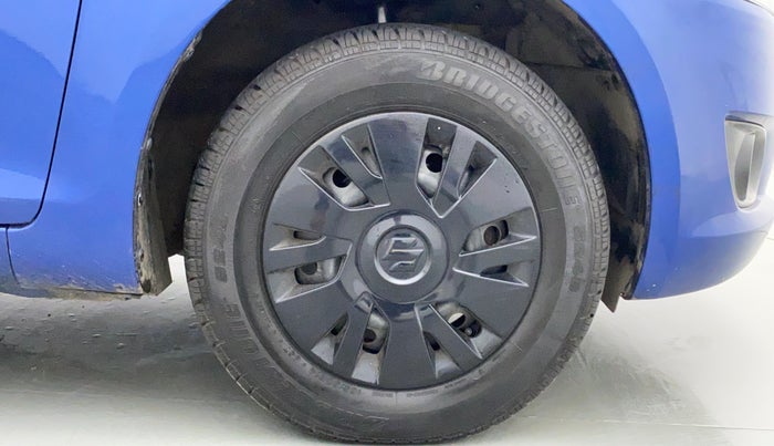 2014 Maruti Swift VXI D, Petrol, Manual, 47,966 km, Right Front Wheel