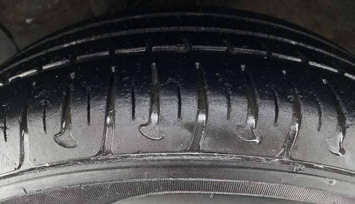 2017 Hyundai Grand i10 MAGNA 1.2 KAPPA VTVT, Petrol, Manual, 17,255 km, Left Front Tyre Tread