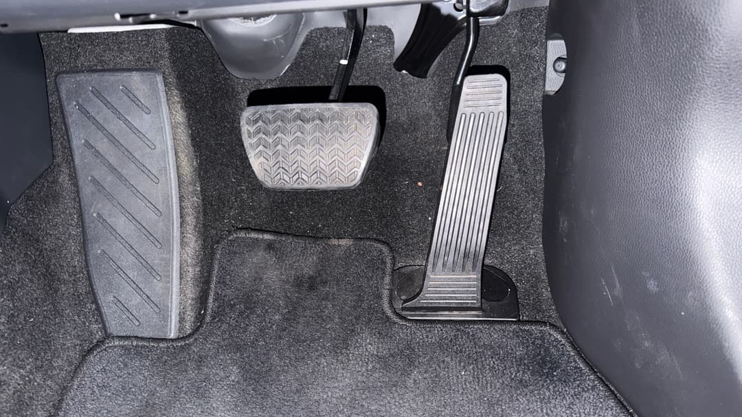 2025 Toyota RAV4 Gx (2WD) Hybrid, Automatic, 19941 km, Pedals and Footmat
