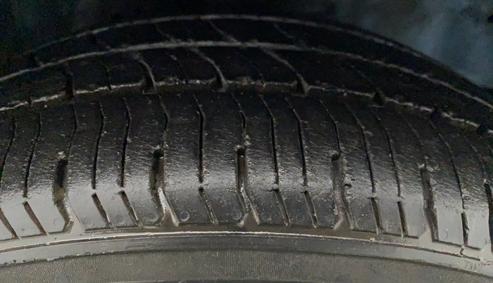 2012 Honda Brio S MT, Petrol, Manual, 63,062 km, Right Front Tyre Tread