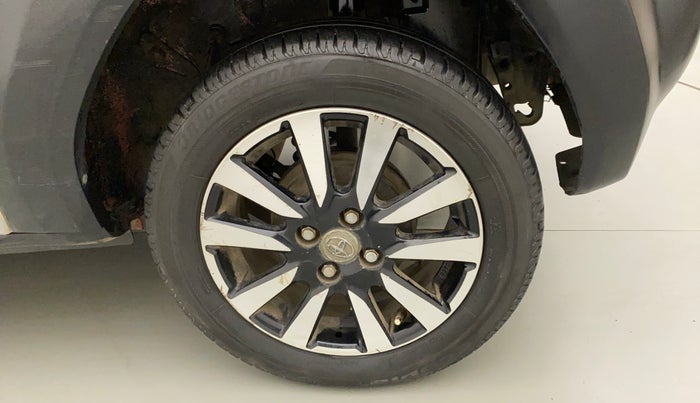 2014 Toyota Etios CROSS 1.4 VD, Diesel, Manual, 1,03,338 km, Left Rear Wheel