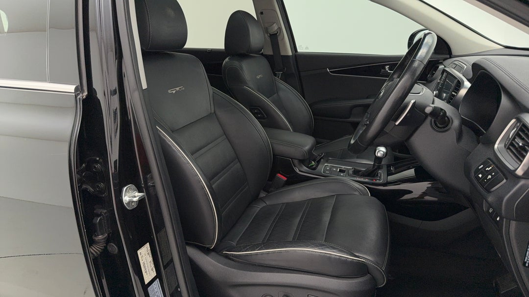 2019 Kia Sorento Gt-line (4x4), Automatic, 93462 km, Right Side Front Door Cabin View