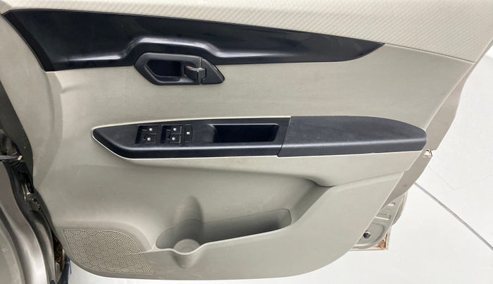 2017 Mahindra Kuv100 K4 6 STR, Petrol, Manual, 49,717 km, Driver Side Door Panels Control