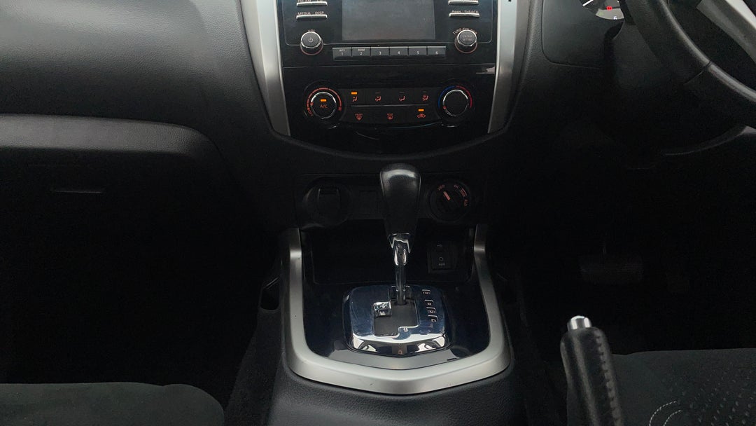 2015 Nissan Navara St (4x4), Automatic, 136655 km, Center Console