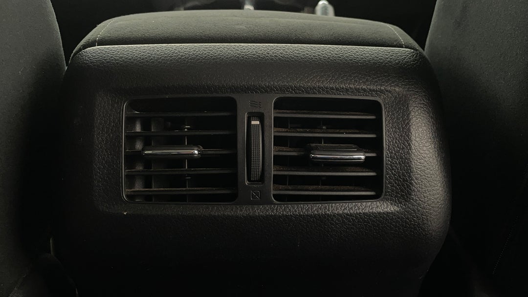 2015 Nissan Navara St (4x4), Automatic, 136655 km, Rear A/C Vent