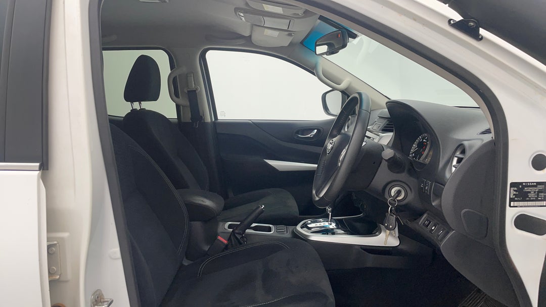 2015 Nissan Navara St (4x4), Automatic, 136655 km, Right Side Front Door Cabin View