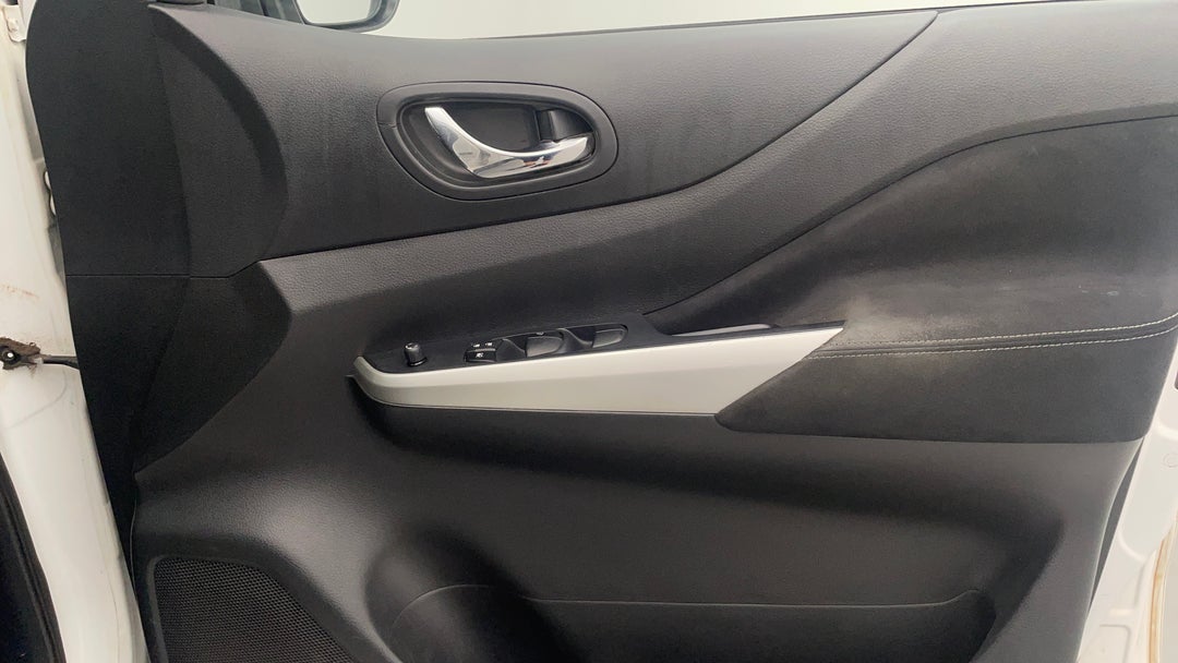 2015 Nissan Navara St (4x4), Automatic, 136655 km, Speaker View