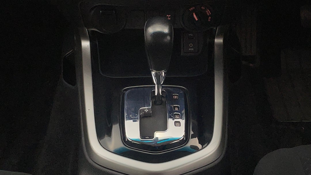 2015 Nissan Navara St (4x4), Automatic, 136655 km, Gear Lever 