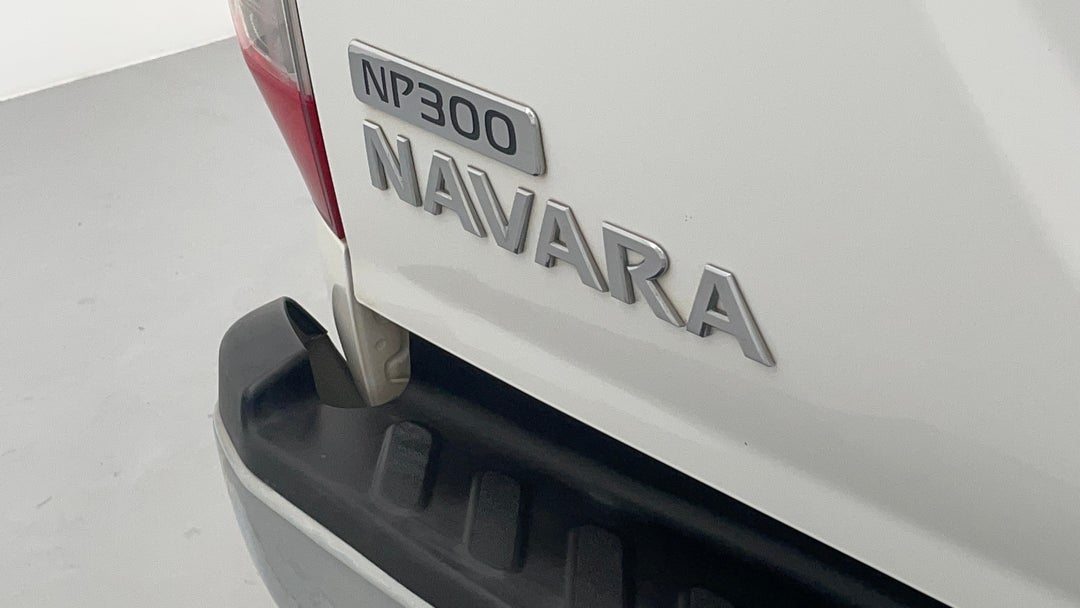 2015 Nissan Navara St (4x4), Automatic, 136655 km, Badge (Boot Left Side)