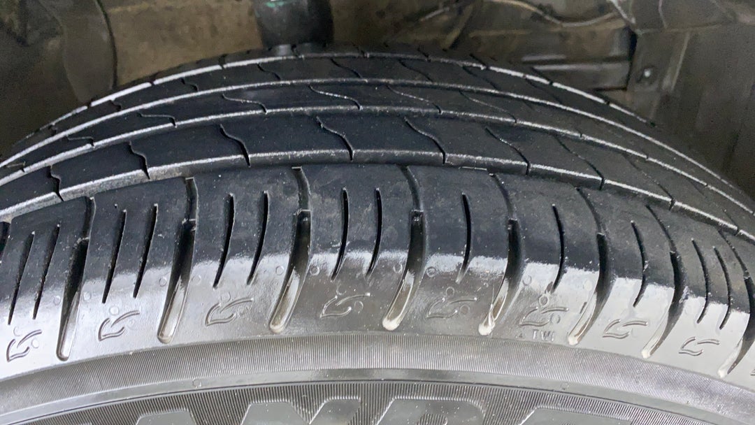 Right Front Tyre Tread