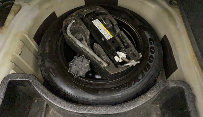 2013 Volkswagen Vento COMFORTLINE MT PETROL, Petrol, Manual, 50,898 km, Spare Tyre