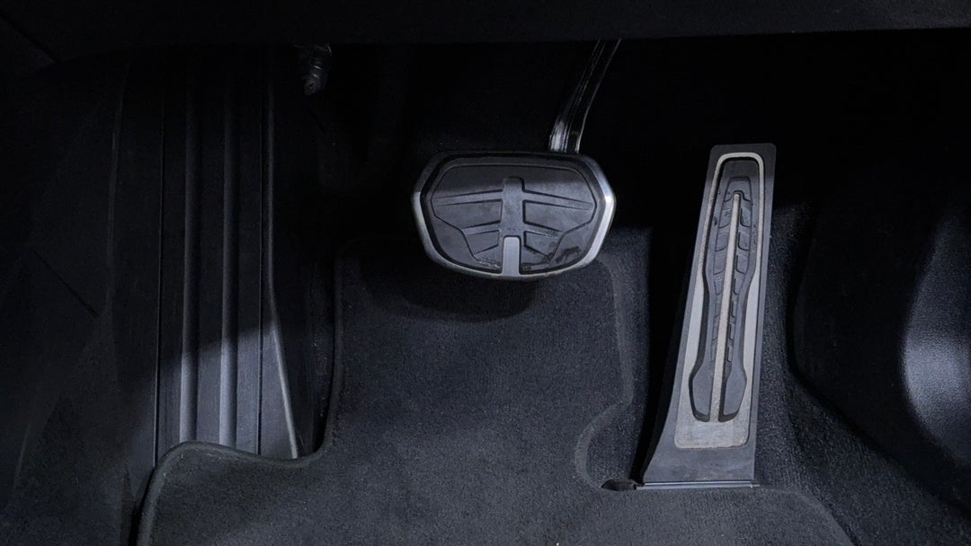 2022 BMW 1 M135i Xdrive, Automatic, 30263 km, Pedals and Footmat