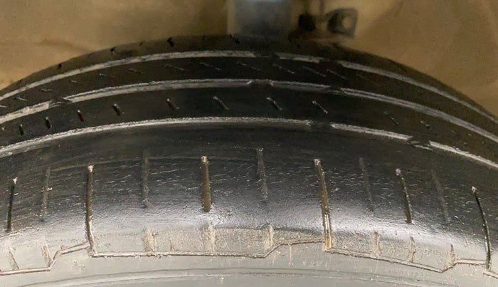 2014 Maruti Wagon R 1.0 VXI, Petrol, Manual, 73,698 km, Left Front Tyre Tread