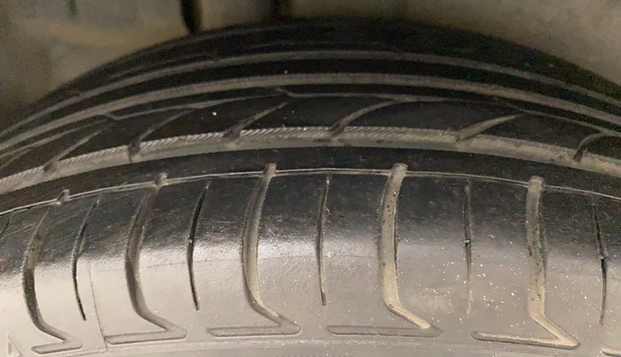 2014 Maruti Ertiga ZDI, Diesel, Manual, 83,007 km, Right Rear Tyre Tread