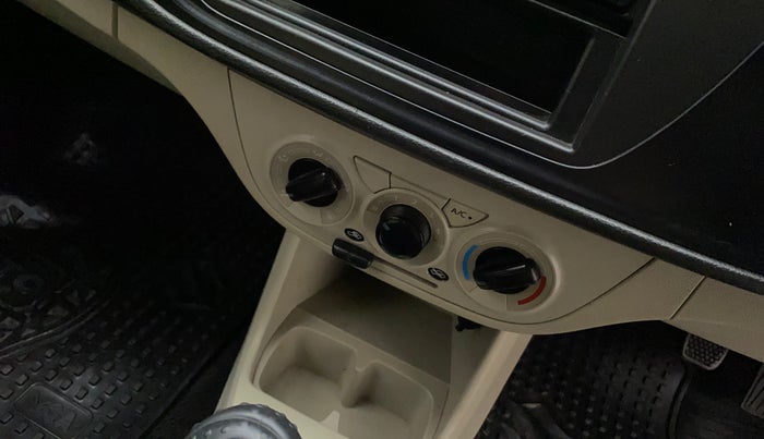 2019 Maruti Alto LXI, Petrol, Manual, 10,180 km, AC Unit - Directional switch has minor damage