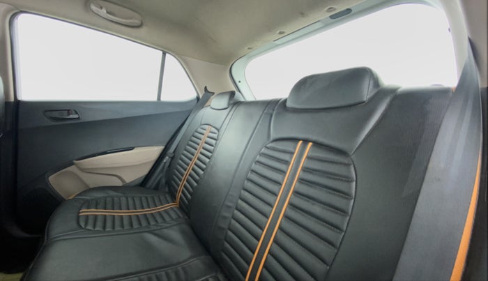 2016 Hyundai Grand i10 MAGNA 1.2 VTVT, Petrol, Manual, 23,914 km, Right Side Rear Door Cabin