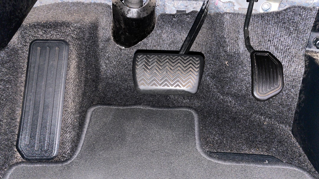 2018 Toyota RAV4 Gx (4x4), Automatic, 106869 km, Pedals and Footmat